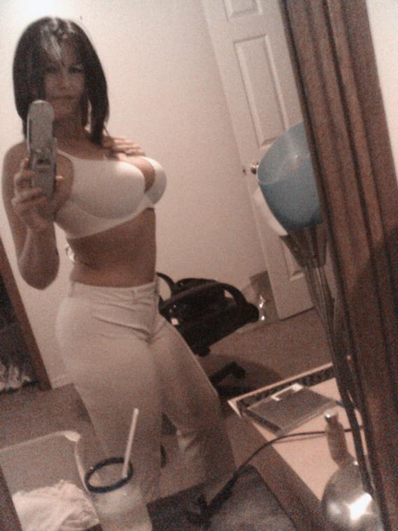 Anita femme cougar de Tours cherche jeune male bien monté