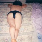 Maman cougar pour jeune coquin